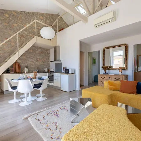 Atypical - 3br With Mezzanine Centre Lejlighed