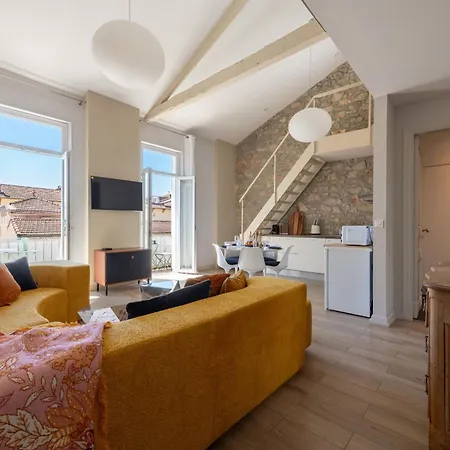 Atypical - 3br With Mezzanine Centre *