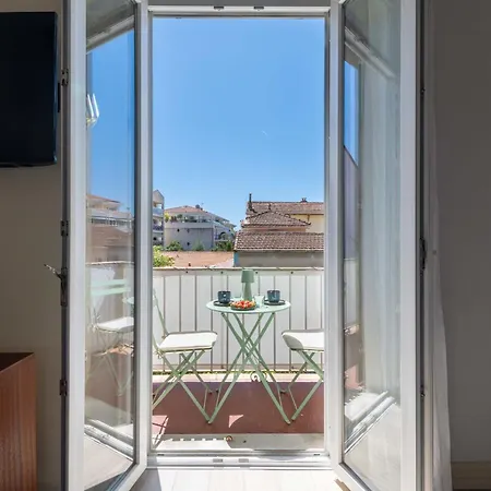 Atypical - 3br With Mezzanine Centre Cannes
