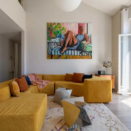 Atypical - 3br With Mezzanine Centre Lejlighed *