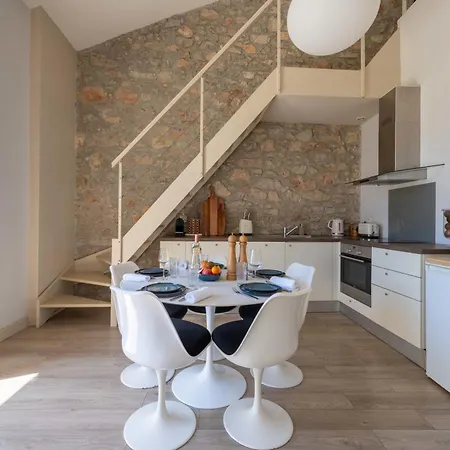 Lejlighed Atypical - 3br With Mezzanine Centre *