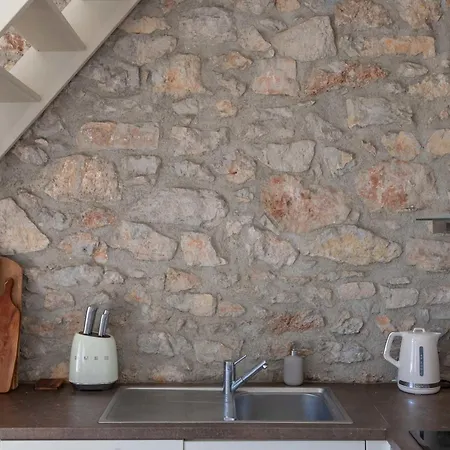 Atypical - 3br With Mezzanine Centre Lejlighed *