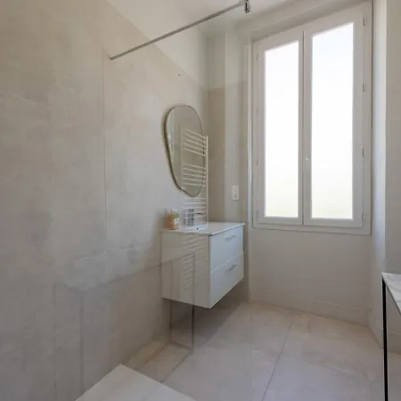Lejlighed Atypical - 3br With Mezzanine Centre *